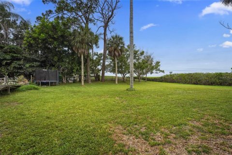 House in Sarasota, Florida 3 bedrooms, 160.72 sq.m. № 2102618 - photo 9