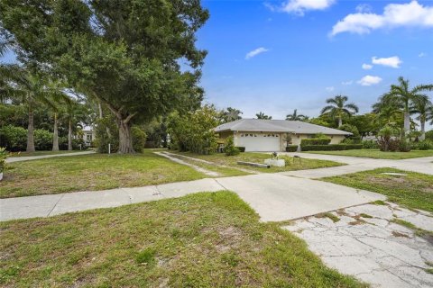 House in Sarasota, Florida 3 bedrooms, 160.72 sq.m. № 2102618 - photo 11