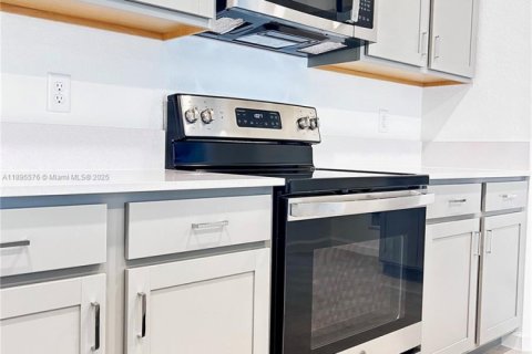 Villa ou maison à louer à St. Lucie, Floride: 4 chambres, 168.52 m2 № 1948620 - photo 6