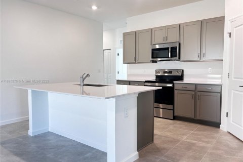 Villa ou maison à louer à St. Lucie, Floride: 4 chambres, 168.52 m2 № 1948620 - photo 5