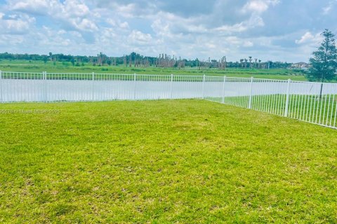 Villa ou maison à louer à St. Lucie, Floride: 4 chambres, 168.52 m2 № 1948620 - photo 4