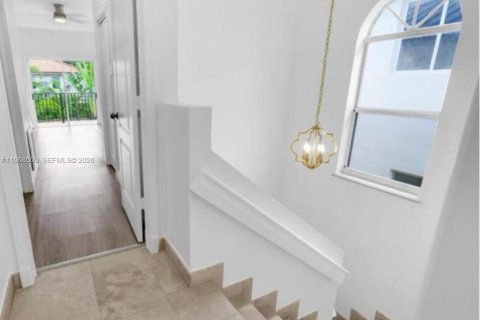 Снять в аренду виллу или дом в Майами, Флорида 3 спальни, 215.35м2, № 2031616 - фото 4