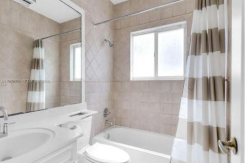 Снять в аренду виллу или дом в Майами, Флорида 3 спальни, 215.35м2, № 2031616 - фото 10