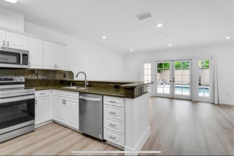 Снять в аренду виллу или дом в Майами, Флорида 3 спальни, 215.35м2, № 2031616 - фото 2