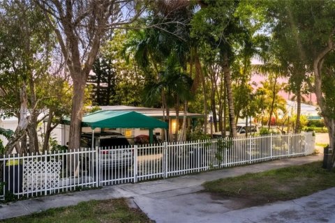 Дом в Майами, Флорида 3 спальни, 181.72м2 № 2047707