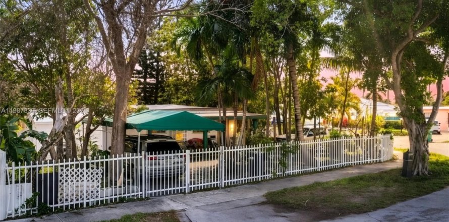 Дом в Майами, Флорида 3 спальни, 181.72м2 № 2047707