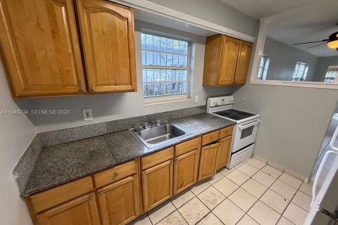 Villa ou maison à louer à Miami, Floride: 2 chambres, 239.69 m2 № 2002576 - photo 2