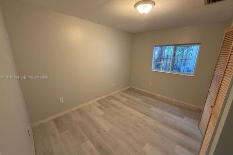 Villa ou maison à louer à Miami, Floride: 2 chambres, 239.69 m2 № 2002576 - photo 7