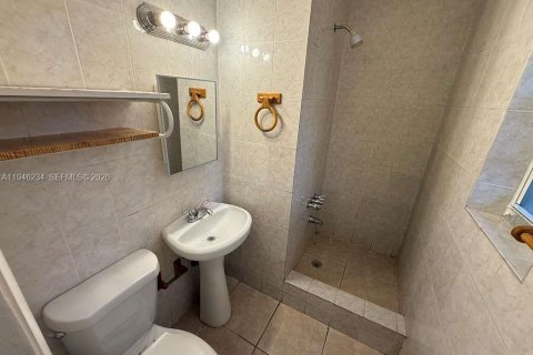 Villa ou maison à louer à Miami, Floride: 2 chambres, 239.69 m2 № 2002576 - photo 13