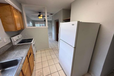 Villa ou maison à louer à Miami, Floride: 2 chambres, 239.69 m2 № 2002576 - photo 5