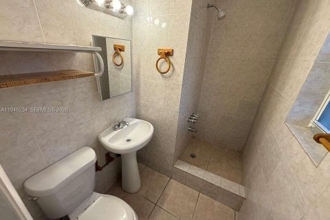 Villa ou maison à louer à Miami, Floride: 2 chambres, 239.69 m2 № 2002576 - photo 14