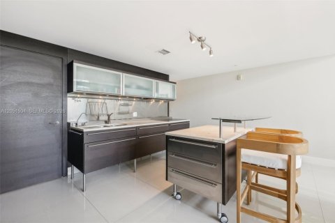 Снять в аренду кондоминиум в Майами-Бич, Флорида 2 спальни, 157.93м2, № 2193695 - фото 10