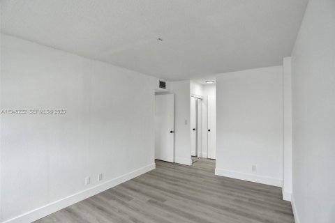 Снять в аренду кондоминиум в Холливуд, Флорида 2 спальни, 96.62м2, № 2004315 - фото 25