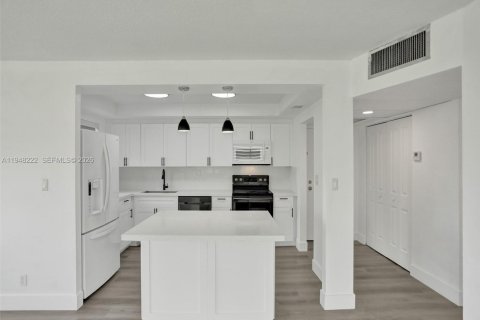 Снять в аренду кондоминиум в Холливуд, Флорида 2 спальни, 96.62м2, № 2004315 - фото 2