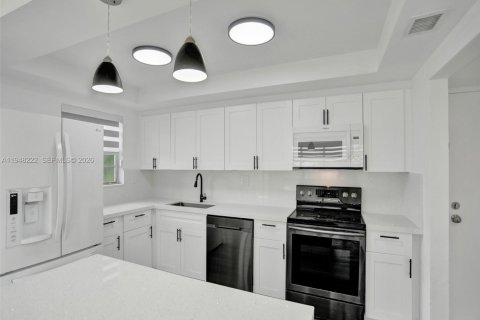 Снять в аренду кондоминиум в Холливуд, Флорида 2 спальни, 96.62м2, № 2004315 - фото 4