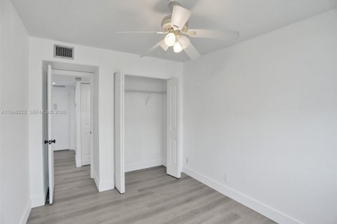 Снять в аренду кондоминиум в Холливуд, Флорида 2 спальни, 96.62м2, № 2004315 - фото 18