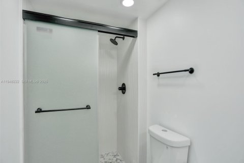 Снять в аренду кондоминиум в Холливуд, Флорида 2 спальни, 96.62м2, № 2004315 - фото 28