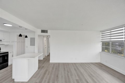 Снять в аренду кондоминиум в Холливуд, Флорида 2 спальни, 96.62м2, № 2004315 - фото 9