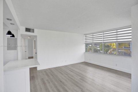 Снять в аренду кондоминиум в Холливуд, Флорида 2 спальни, 96.62м2, № 2004315 - фото 8