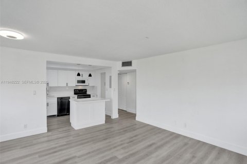 Снять в аренду кондоминиум в Холливуд, Флорида 2 спальни, 96.62м2, № 2004315 - фото 11