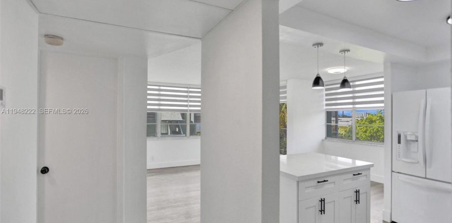 Кондоминиум с 2 спальнями в Холливуд, Флорида № 2004315