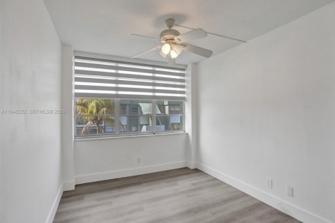 Снять в аренду кондоминиум в Холливуд, Флорида 2 спальни, 96.62м2, № 2004315 - фото 13