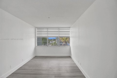 Снять в аренду кондоминиум в Холливуд, Флорида 2 спальни, 96.62м2, № 2004315 - фото 24