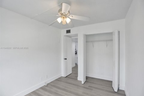 Снять в аренду кондоминиум в Холливуд, Флорида 2 спальни, 96.62м2, № 2004315 - фото 15