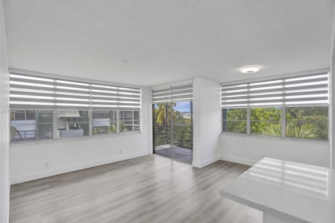 Снять в аренду кондоминиум в Холливуд, Флорида 2 спальни, 96.62м2, № 2004315 - фото 12