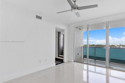 Condo in North Bay Village, Florida, 2 bedrooms № 2083470 - photo 28
