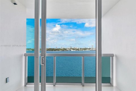Condo in North Bay Village, Florida, 2 bedrooms № 2083470 - photo 27