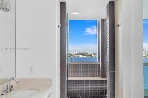 Condo in North Bay Village, Florida, 2 bedrooms № 2083470 - photo 26