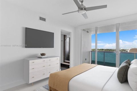 Condo in North Bay Village, Florida, 2 bedrooms № 2083470 - photo 10