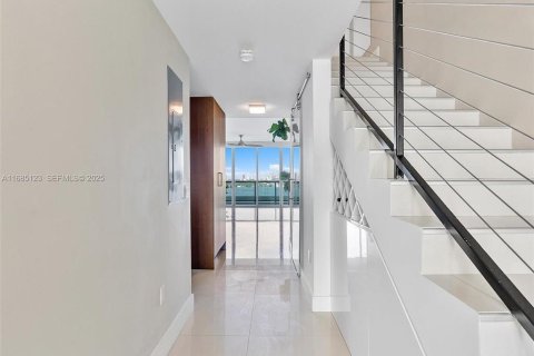 Condo in North Bay Village, Florida, 2 bedrooms № 2083470 - photo 7