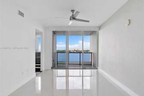 Condo in North Bay Village, Florida, 2 bedrooms № 2083470 - photo 22