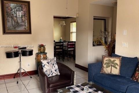 House in West Palm Beach, Florida 2 bedrooms, 78.13 sq.m. № 1933559 - photo 3