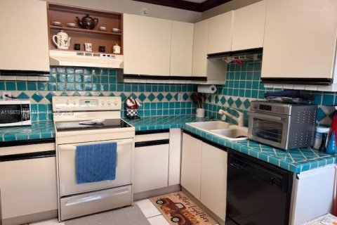 House in West Palm Beach, Florida 2 bedrooms, 78.13 sq.m. № 1933559 - photo 5