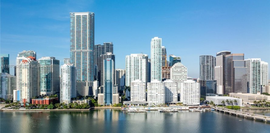 Condominio en Miami, Florida, 3 dormitorios  № 2034001