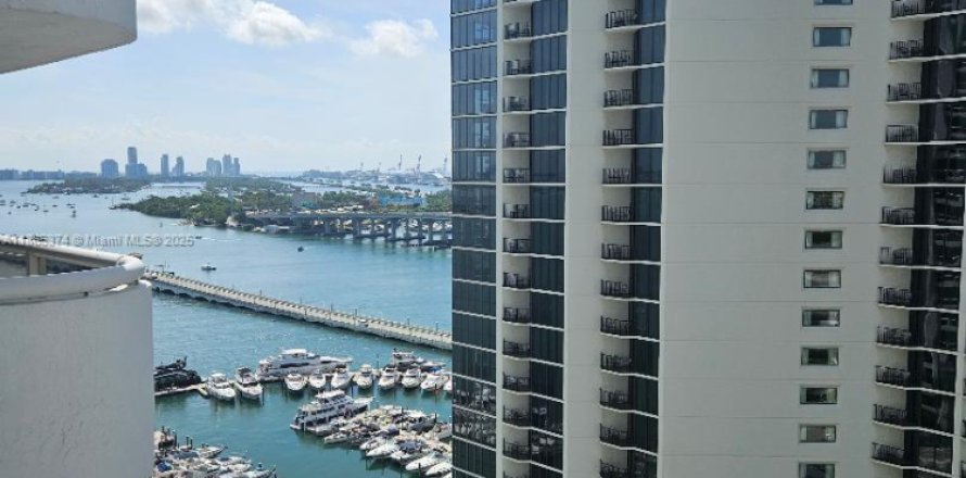 Condominio en Miami, Florida, 1 dormitorio № 1894285
