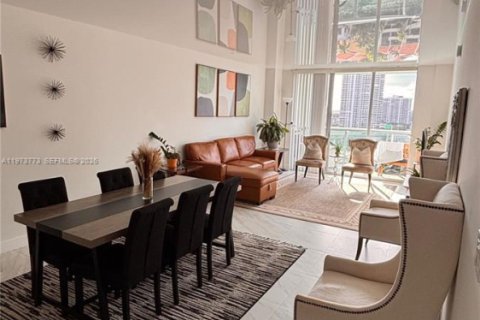 Снять в аренду кондоминиум в Санни-Айлс-Бич, Флорида 1 спальня, 92.9м2, № 2038379 - фото 2