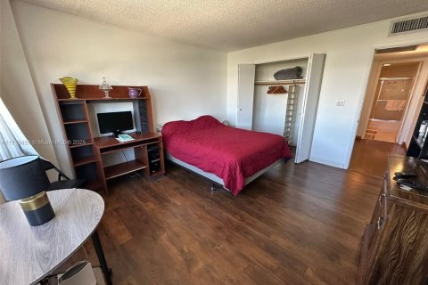 Condo in Bay Harbor Islands, Florida, 2 bedrooms  № 1867234 - photo 11
