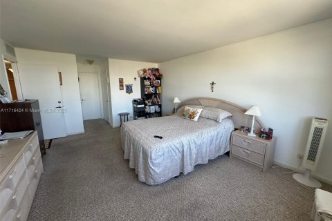 Condo in Bay Harbor Islands, Florida, 2 bedrooms  № 1867234 - photo 9
