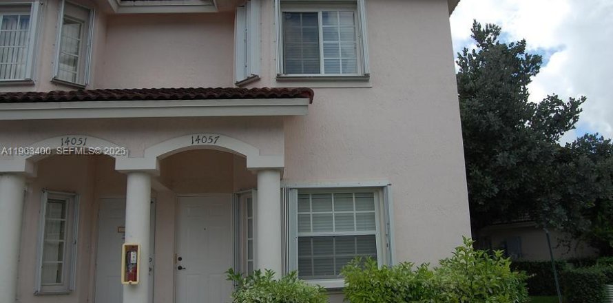 Condo in Miami, Florida, 2 bedrooms  № 2025886