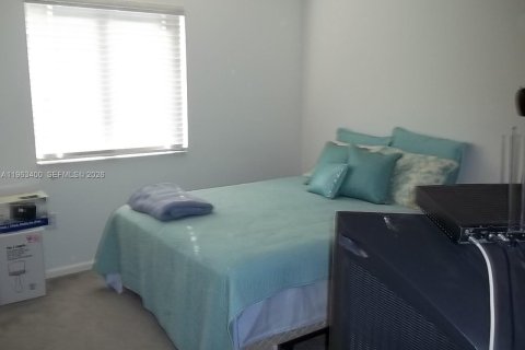 Condo in Miami, Florida, 2 bedrooms  № 2025886 - photo 8