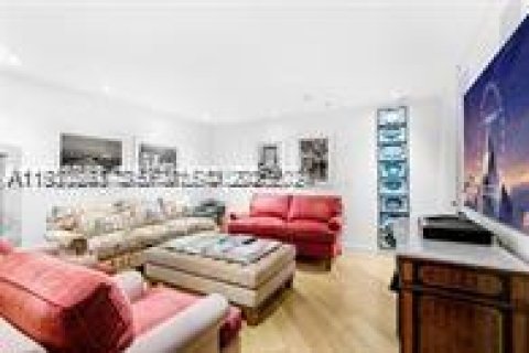 Condo in Bal Harbour, Florida, 6 bedrooms  № 1989440 - photo 26