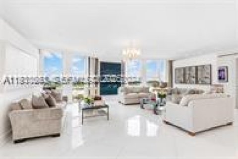 Condo in Bal Harbour, Florida, 6 bedrooms  № 1989440 - photo 10