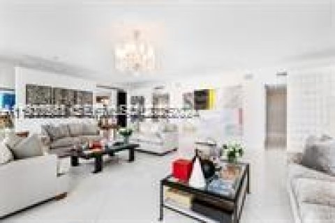 Condo in Bal Harbour, Florida, 6 bedrooms  № 1989440 - photo 8