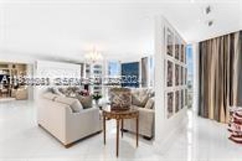 Condo in Bal Harbour, Florida, 6 bedrooms  № 1989440 - photo 12
