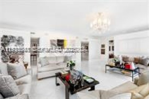 Condo in Bal Harbour, Florida, 6 bedrooms  № 1989440 - photo 7