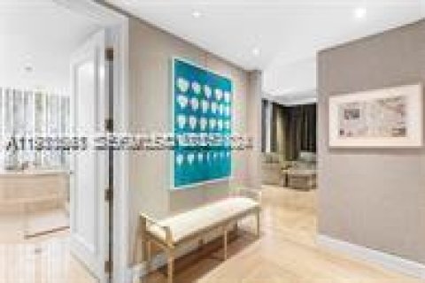 Condo in Bal Harbour, Florida, 6 bedrooms  № 1989440 - photo 17